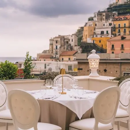Palace 4* Minori