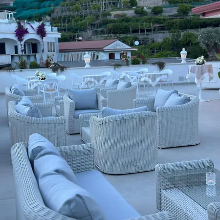 Palace 4* Minori