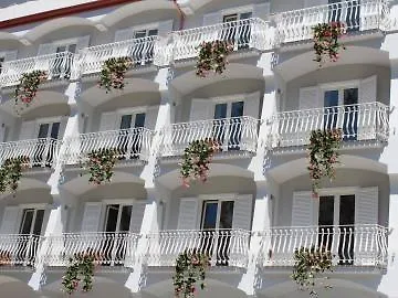 Palace 4*