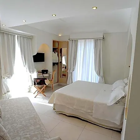 Palace 4*