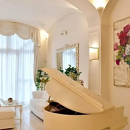 Palace 4*