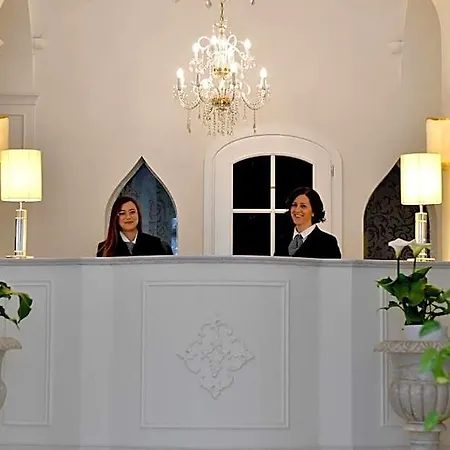 Palace 4*