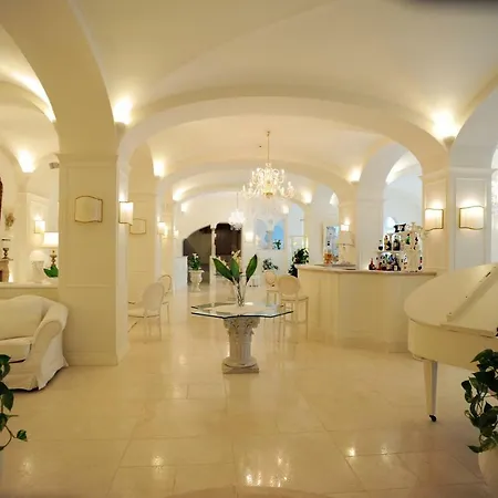 Palace 4*